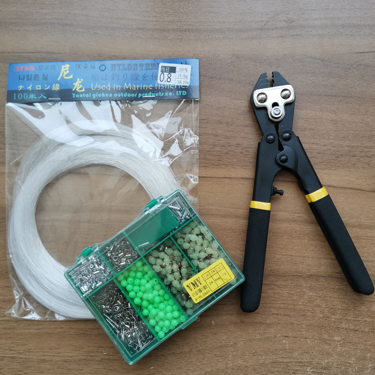 A box of 0.8 accessories + 100 m line + pocket black clamp